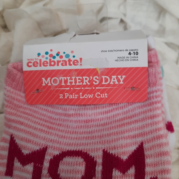 4 / $20 MomYou're Tea-rrific Sock Bundle NWT Fits Sizes 4-10 Polka Dots Tea Time - Picture 4 of 4